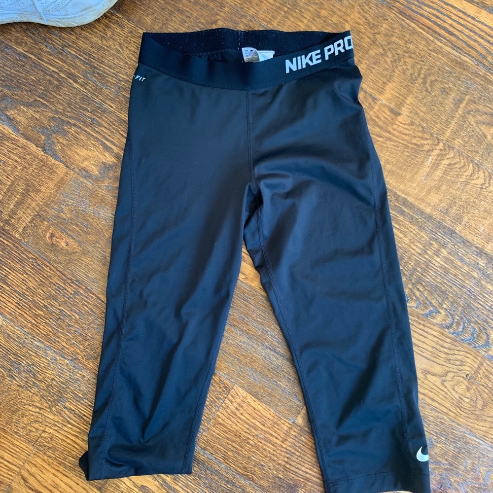 Nike Pros cropped leggings